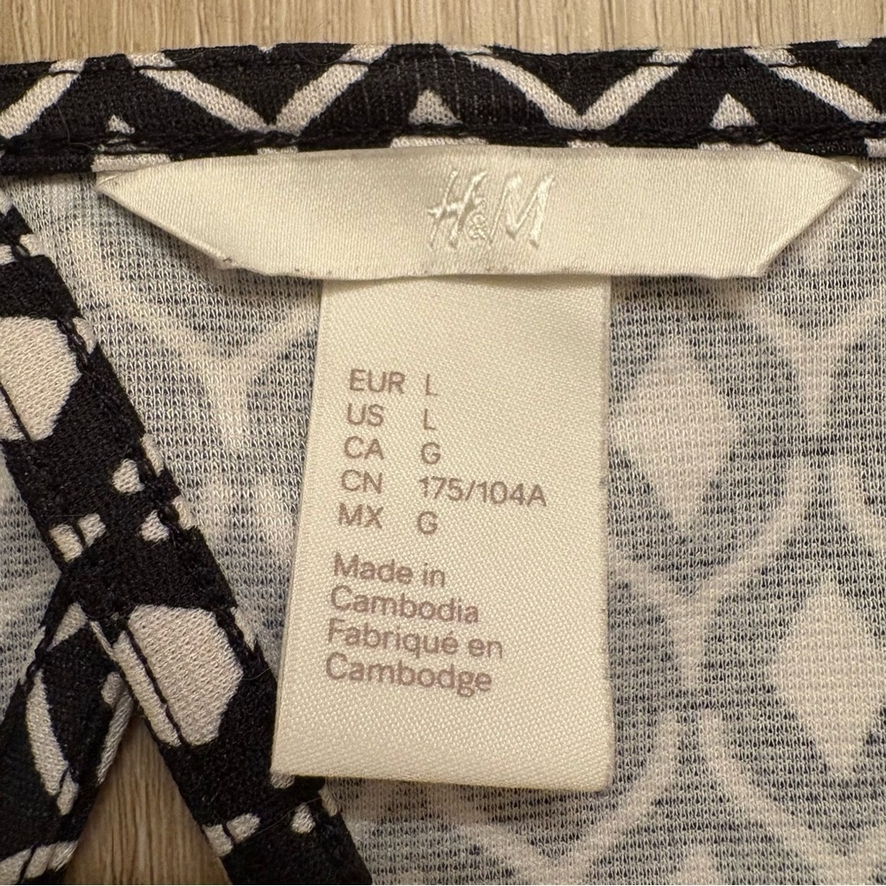 H&M Black and White Sleeveless A-Line Dress Key Hole Back - Picture 3 of 6